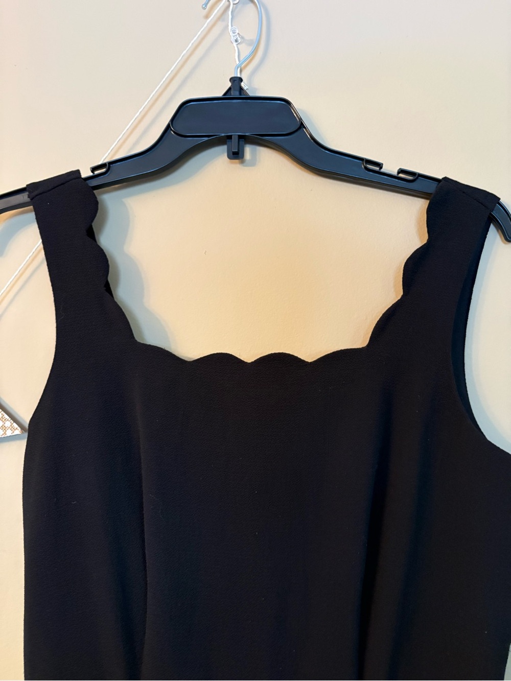 Monteau Black Scallop-Edge Sleeveless Jumpsuit - Picture 4 of 10